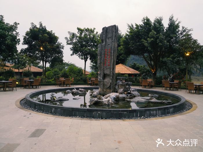 英德宝晶宫天鹅湖茶语温泉图片