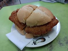 猪扒包-胜利茶餐室
