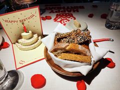 餐前面包配黄油-弗兰克牛排西餐厅Ribone steak house(柠檬花园店)