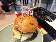 牛肉培根汉堡-遇见西木美式餐厅(体育路店)