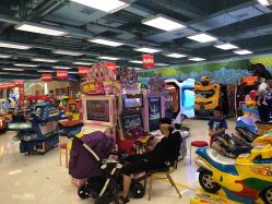 -莫莉幻想儿童乐园(郑州丹尼斯三天地店)