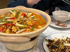 砂锅酸腌菜煮鱼籽-浩海火烧云傣家菜(蓝港店)