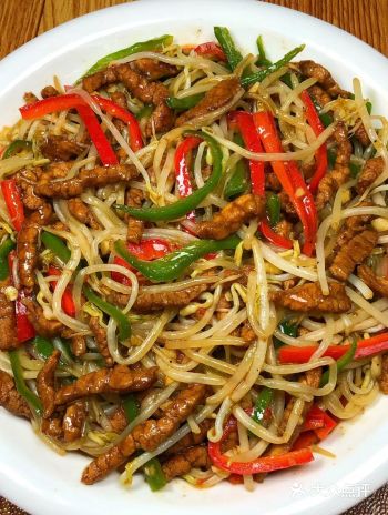 豆芽炒肉丝（特色美食）