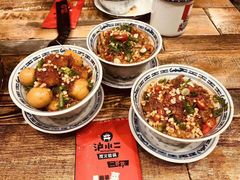 -沪小二炭火蛙锅(淮海中路美食不夜城店)