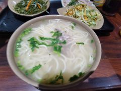 -亮亮面馆(经六路店)