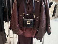 -URBAN REVIVO(七宝领展广场店)