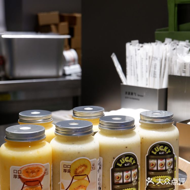 野萃山酸奶昔｜口口都是新鲜厚实水果