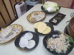 -洞庭洲·防空洞火锅·铜锅涮肉·烧烤(新百广场店)