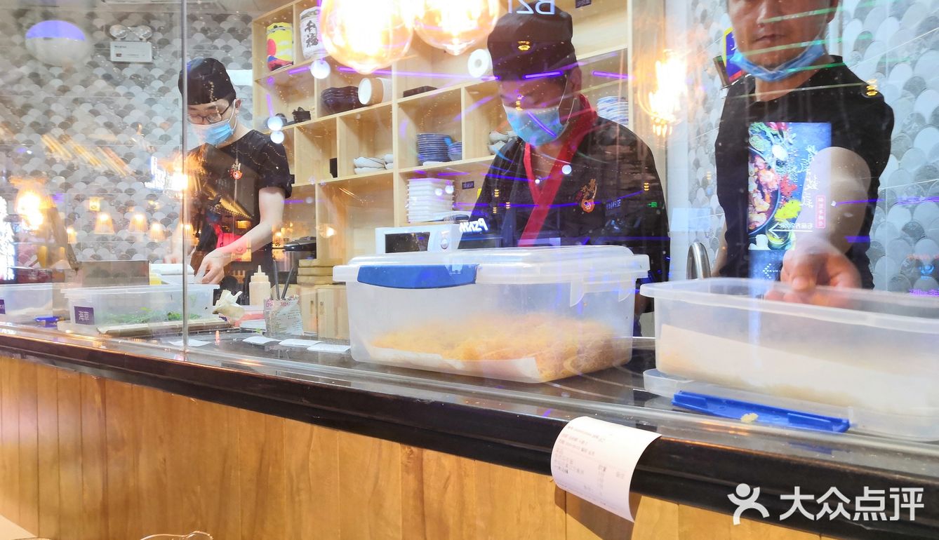 一口咬下去，满嘴都是肥美的鳗鱼，非常香美