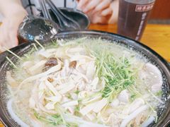 -丽虹云南过桥米线(兴工街店)