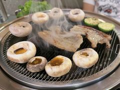 -围炉肉舍•炭烤活鳗•丹东海鲜烤肉(步行街店)