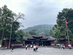-峨眉山报国寺