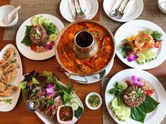 -Chom Cafe and Restaurant