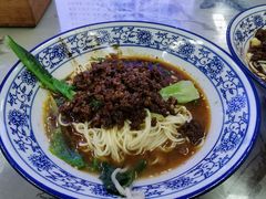 -渝之汇牛肉豌杂面