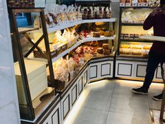 面包甜点陈列柜-龙兴·动物奶油生日蛋糕(龙北店)