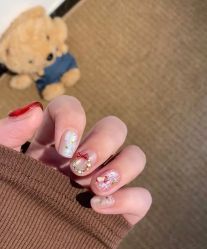 -赢韵美甲美睫瑞士净斑中心