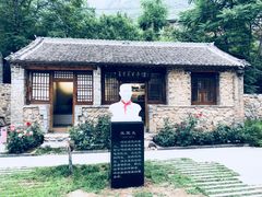 -百里峡七彩艺术小镇