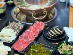 -果松木炭酸菜铜火锅·外婆参鸡汤