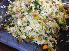 酸菜牛肉粒炒饭-张果佬年糕卷(科巷店)
