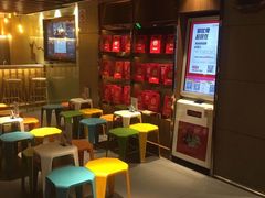 用餐区-海底捞火锅鲜切牛肉主题店(长寿路店)