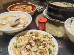 -土砂锅生态山庄·非遗砂锅雅鱼