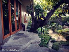 -Chom Cafe and Restaurant