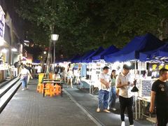 -吴山路夜市