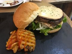 芝士汉堡-HIGH FIVE哈福手工汉堡(桂林路店)