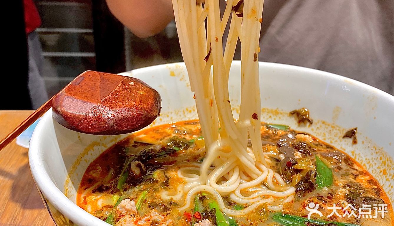 人均20，吃到撑的米线，谁懂啊！🤤