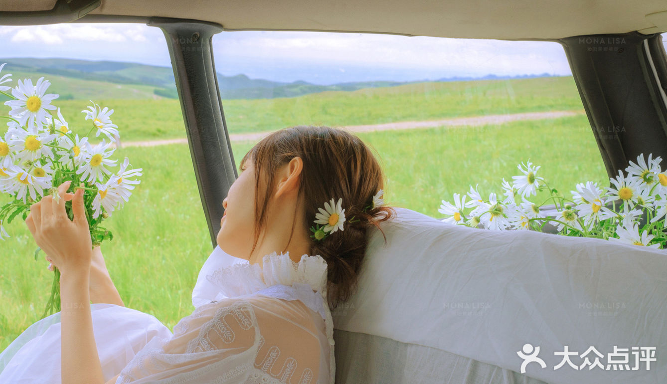 几束小雏菊就能拍出🌻日系电影感婚纱照