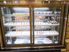 面包甜点陈列柜-集杰尚品海鲜烤肉自助餐厅(乳山振华店)