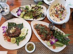 -Chom Cafe and Restaurant