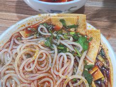 麻辣米线-老字号杨坡红油米线腊汁肉夹馍(东四道巷店)