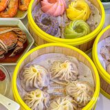 约了同事来这家吃吃看,据说一碗蟹黄面可是有六只螃蟹!