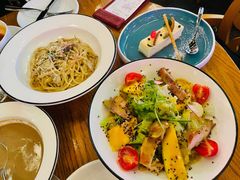 芒果烤鸡藜麦沙拉-MR.ROCKY洛奇先生RESTAURANT&BAR(宝安壹方城店)