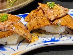 手握鹅肝寿司-山川小町·极番烧肉(新地假日广场店)