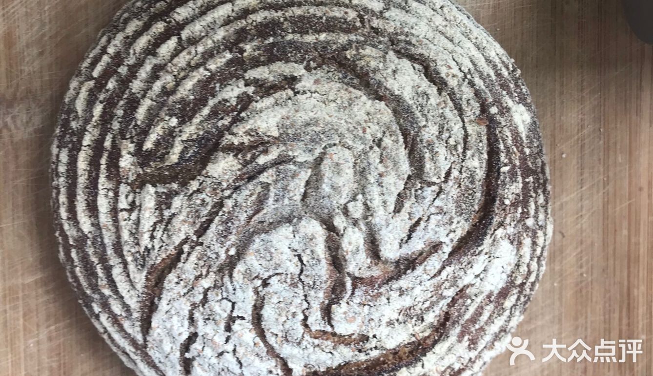 【乡村面包】是几乎由面包粉做的