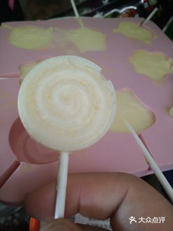 自制奶酪棒，需要材料牛奶，芝士片，白砂糖，吉利丁片
