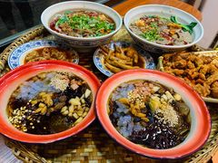 -爆炸头阿姨小四川正宗川味小吃(无任何分店)