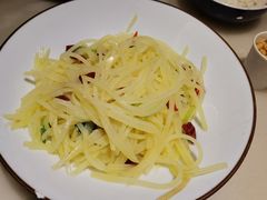 香菜梗炝土豆丝-绿茶餐厅(朝阳大悦城店)