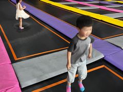 -嘿哟动霸CHUA·新潮玩运动娱乐中心·蹦床滑冰团建乐园