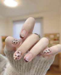-桃色美甲沙龙