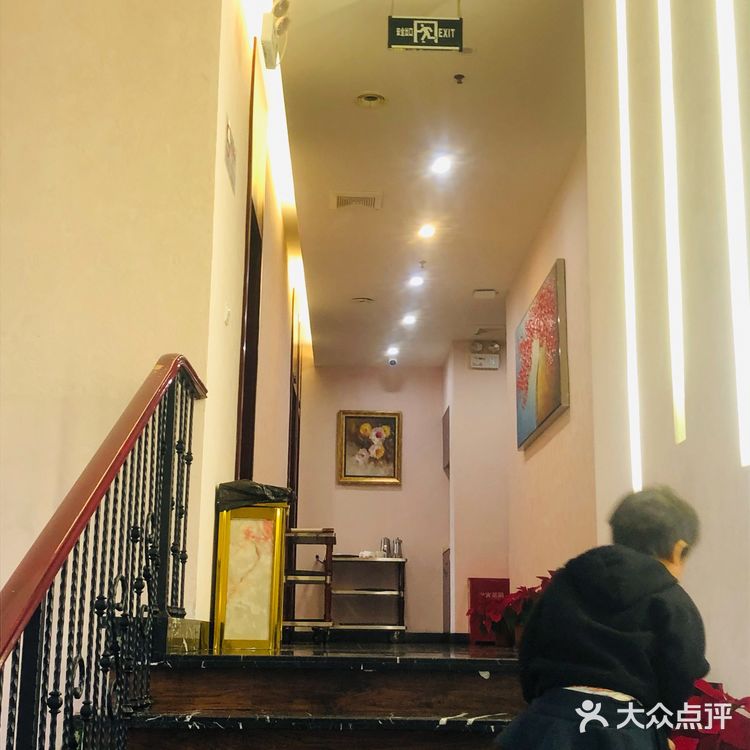 他们家的甜点是最后上的，不会像其他家一样不定时上