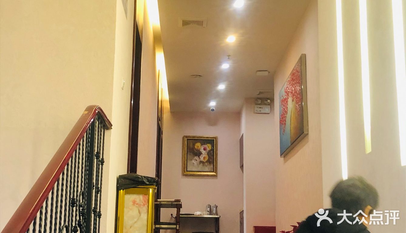 他们家的甜点是最后上的，不会像其他家一样不定时上