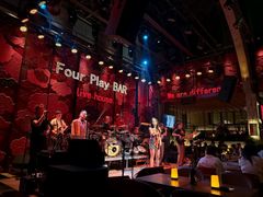 -FOUR PLAY BAR