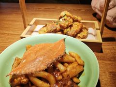 梭子蟹炒年糕-弄堂里·寻味杭州(湖滨银泰in77C区店)