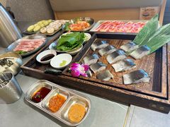 -围炉肉舍丹东海鲜烤肉·烤活鳗(步行街店)