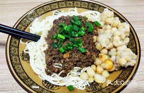 Bueri Pea and Meat Noodles