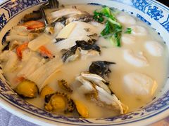 山外山的八宝鱼头王-山外山菜馆(玉泉路店)
