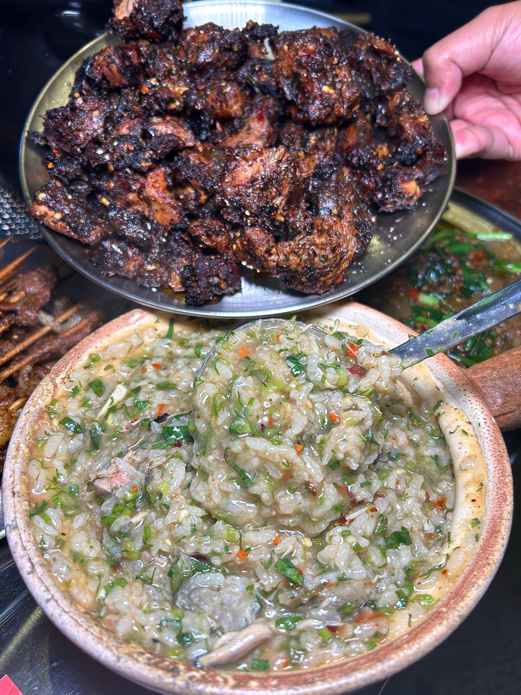 谁懂这口鸡肉烂饭!昆明地铁坐穿都要去!